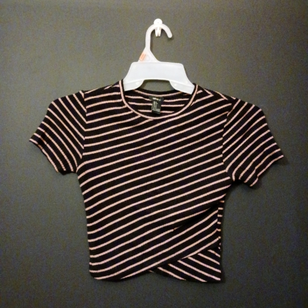 FOREVER 21 PINK AND BLACK SMALL TEE SHIRT - Picture 1 of 3